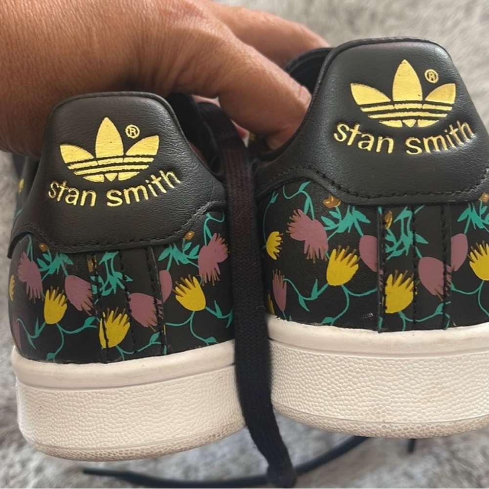 Size 9 Adidas Like  NEW.  Stan Smith - Picture 3 of 6
